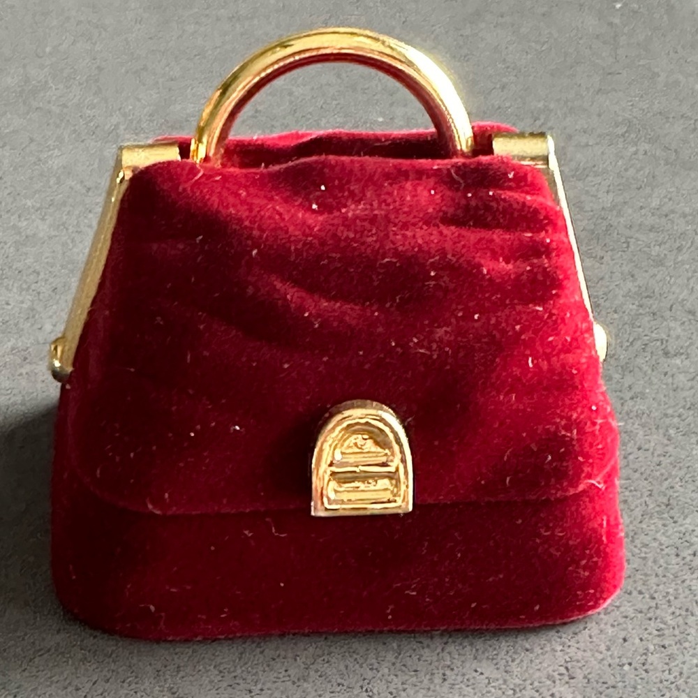Adorable Red Velvet “Purse” Ring Box - Picture 1 of 8